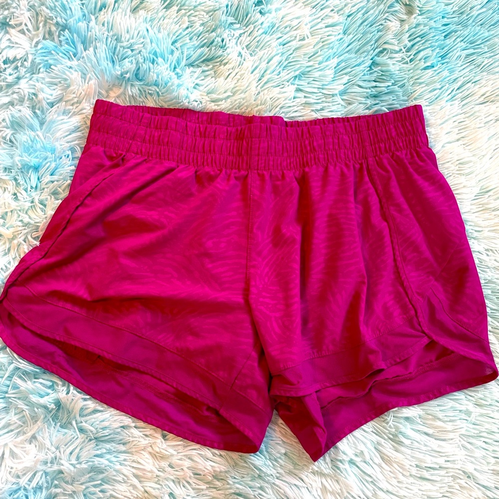 Athleta Mesh Racer Run Short 4 inch Magenta Print size Medium